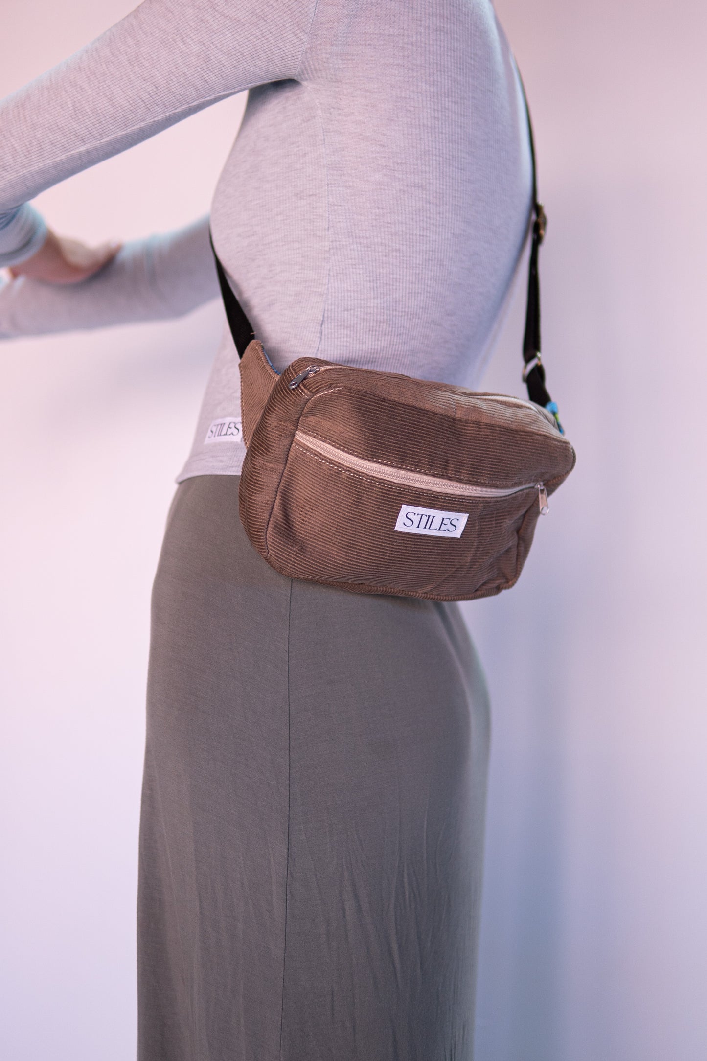 Risay Moonbag in Chocolate (Black Strap)