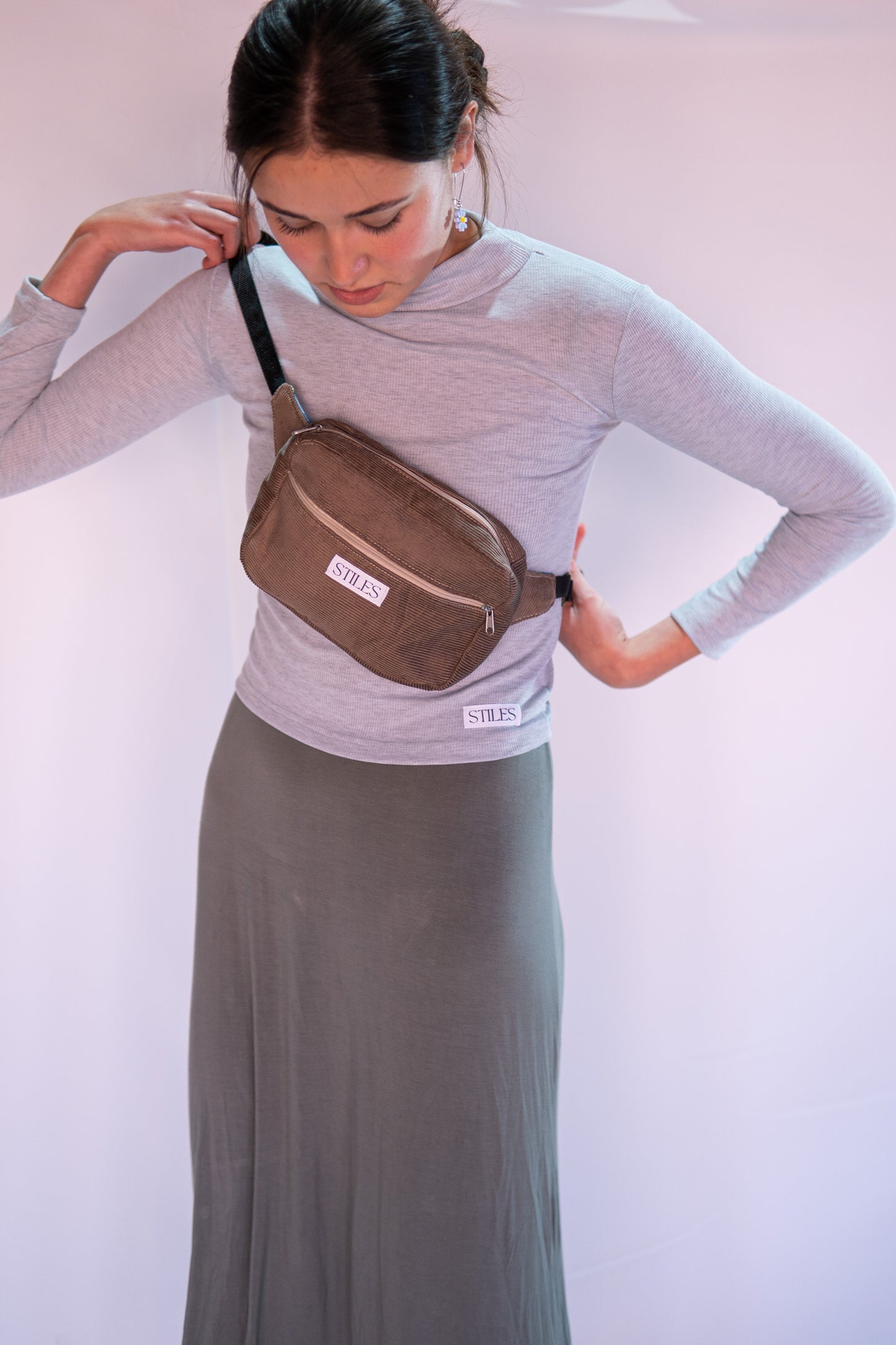 Risay Moonbag in Chocolate (Black Strap)