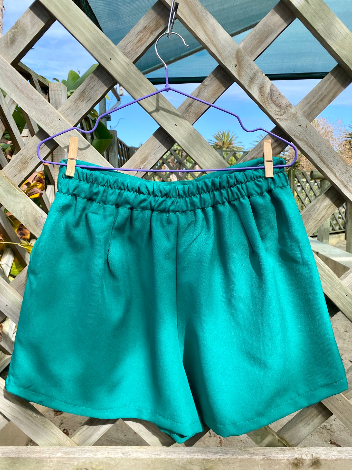 Juniper Stretch Shorts in Bottle Green